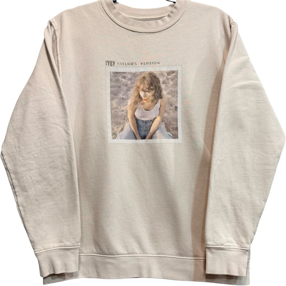 1989 (TAYLOR'S‎ VERSION) BEIGE CREWNECK - Taylor Swift Graphic Sweatshirt Small